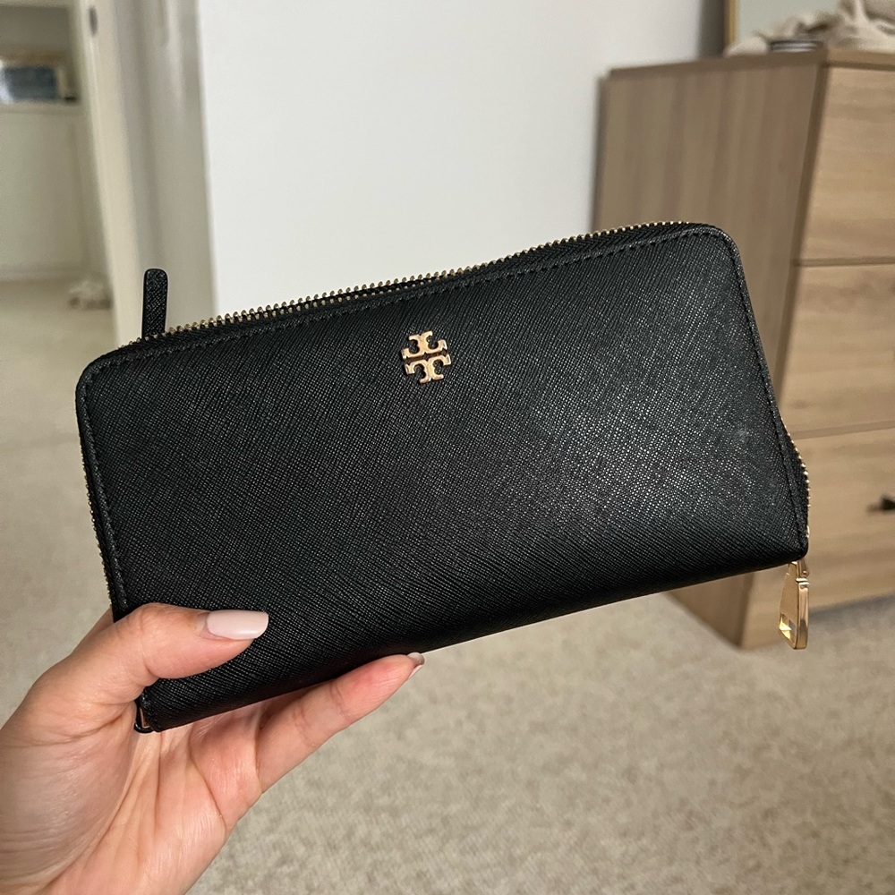 Tory Burch Black Robinson wallet
